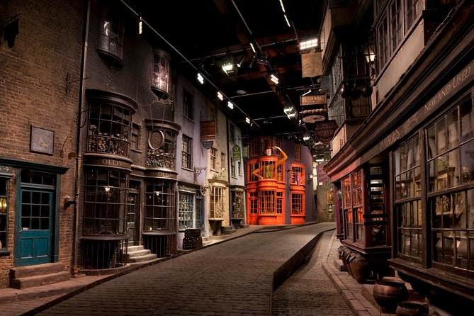 Warner Bros. Studio Tour - The Making of Harry Potter